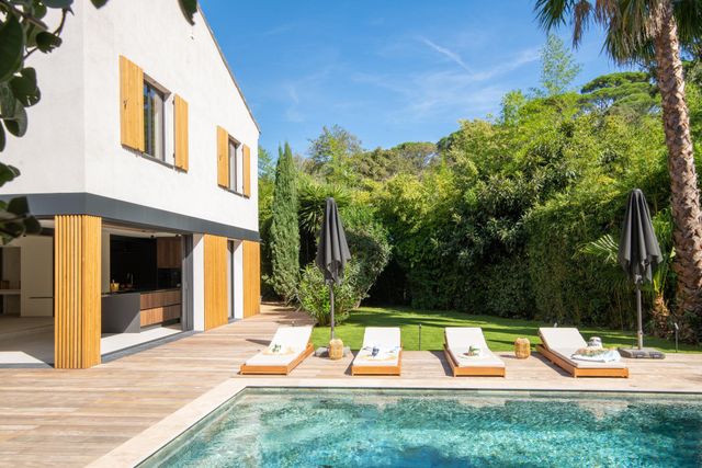 Maison à vendre - 5 pièces - 140 m2 - La Croix Valmer - 83 - PROVENCE-ALPES-COTE-D-AZUR