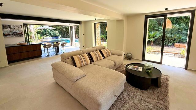 Maison à vendre - 5 pièces - 140 m2 - La Croix Valmer - 83 - PROVENCE-ALPES-COTE-D-AZUR