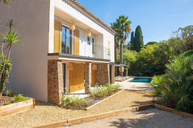 Maison à vendre - 5 pièces - 140 m2 - La Croix Valmer - 83 - PROVENCE-ALPES-COTE-D-AZUR