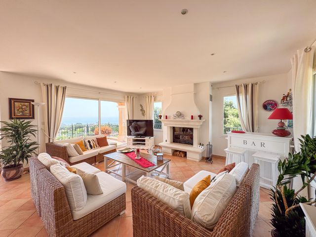 Maison &agrave; vendre - 6 pi&egrave;ces - 170 m2 - Cavalaire Sur Mer - 83 - PROVENCE-ALPES-COTE-D-AZUR