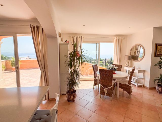 Maison &agrave; vendre - 6 pi&egrave;ces - 170 m2 - Cavalaire Sur Mer - 83 - PROVENCE-ALPES-COTE-D-AZUR