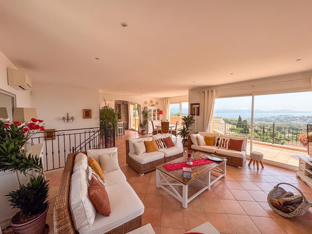 Maison &agrave; vendre - 6 pi&egrave;ces - 170 m2 - Cavalaire Sur Mer - 83 - PROVENCE-ALPES-COTE-D-AZUR