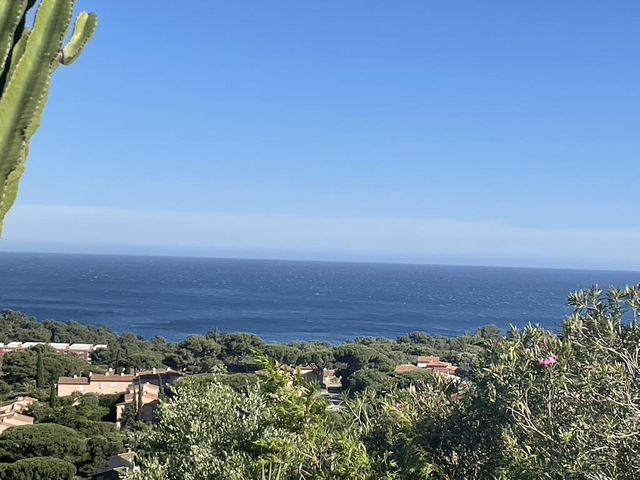 Maison à vendre - 7 pièces - 215 m2 - Cavalaire Sur Mer - 83 - PROVENCE-ALPES-COTE-D-AZUR