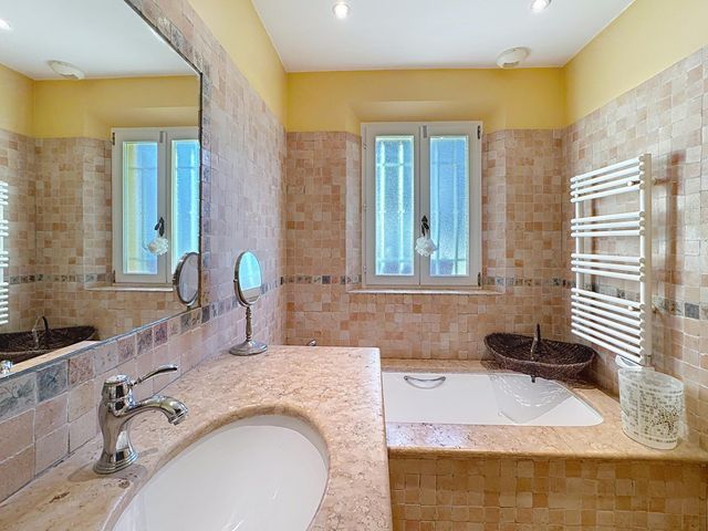 Maison à vendre - 6 pièces - 200 m2 - Cavalaire Sur Mer - 83 - PROVENCE-ALPES-COTE-D-AZUR