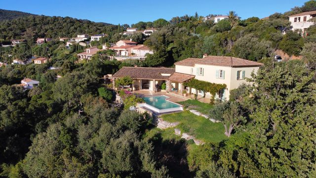 Maison à vendre - 6 pièces - 200 m2 - Cavalaire Sur Mer - 83 - PROVENCE-ALPES-COTE-D-AZUR