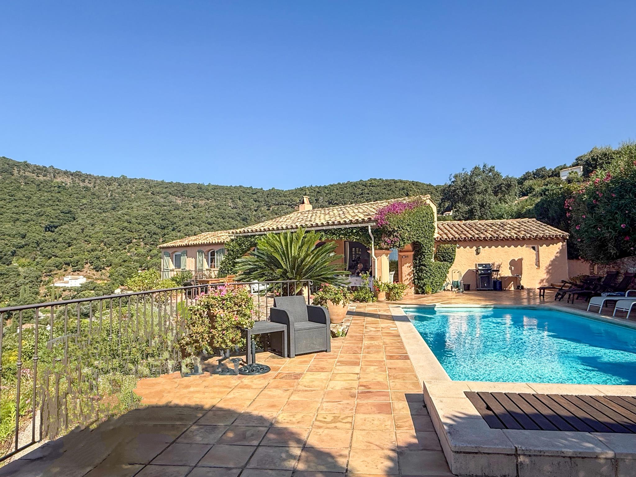 maison  - LA CROIX VALMER- 83