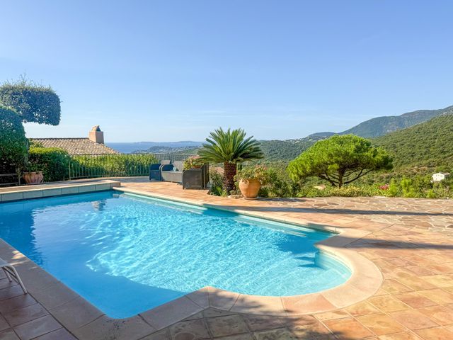Maison à vendre - 7 pièces - 160 m2 - La Croix Valmer - 83 - PROVENCE-ALPES-COTE-D-AZUR