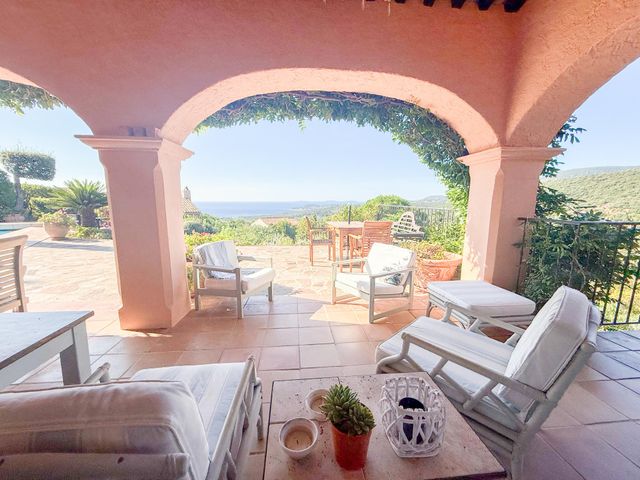 Maison à vendre - 7 pièces - 160 m2 - La Croix Valmer - 83 - PROVENCE-ALPES-COTE-D-AZUR