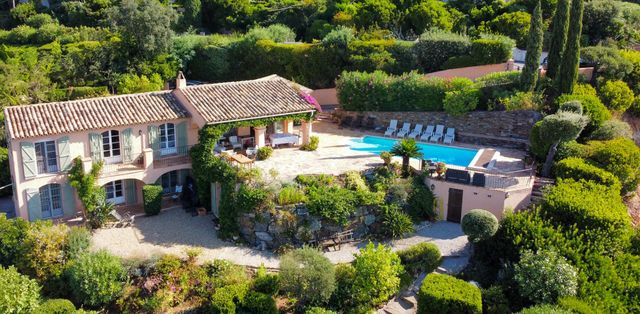 Maison à vendre - 7 pièces - 160 m2 - La Croix Valmer - 83 - PROVENCE-ALPES-COTE-D-AZUR