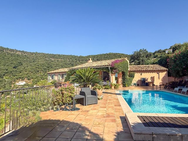 Maison à vendre - 7 pièces - 160 m2 - La Croix Valmer - 83 - PROVENCE-ALPES-COTE-D-AZUR