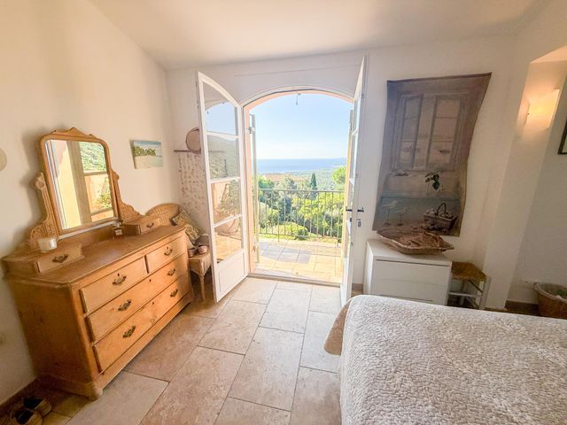 Maison à vendre - 7 pièces - 160 m2 - La Croix Valmer - 83 - PROVENCE-ALPES-COTE-D-AZUR