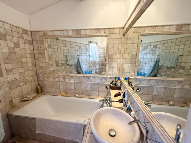 Maison à vendre - 7 pièces - 160 m2 - La Croix Valmer - 83 - PROVENCE-ALPES-COTE-D-AZUR