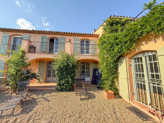 Maison à vendre - 7 pièces - 160 m2 - La Croix Valmer - 83 - PROVENCE-ALPES-COTE-D-AZUR