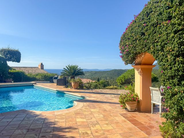 Maison à vendre - 7 pièces - 160 m2 - La Croix Valmer - 83 - PROVENCE-ALPES-COTE-D-AZUR