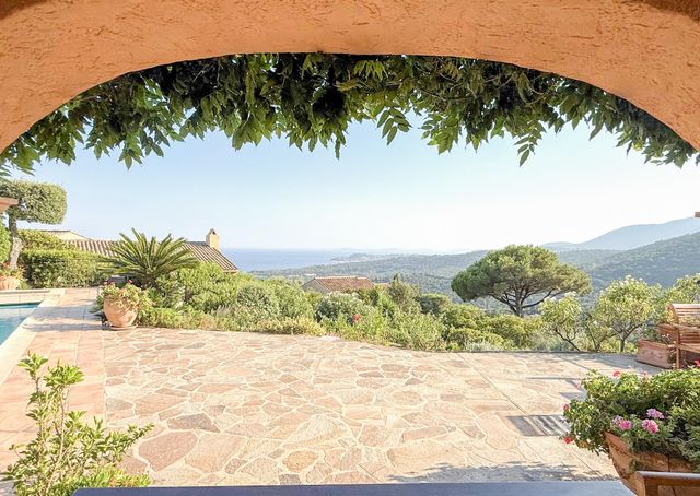 Maison à vendre - 7 pièces - 160 m2 - La Croix Valmer - 83 - PROVENCE-ALPES-COTE-D-AZUR