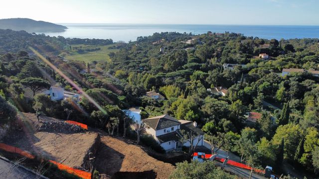 Maison &agrave; vendre - 4 pi&egrave;ces - 213 m2 - La Croix Valmer - 83 - PROVENCE-ALPES-COTE-D-AZUR