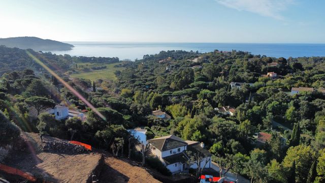 Maison &agrave; vendre - 4 pi&egrave;ces - 213 m2 - La Croix Valmer - 83 - PROVENCE-ALPES-COTE-D-AZUR