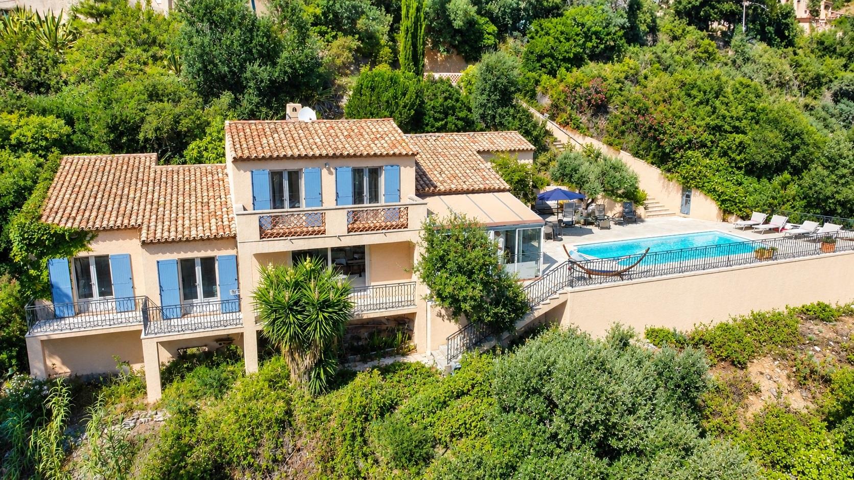 maison  - CAVALAIRE SUR MER- 83