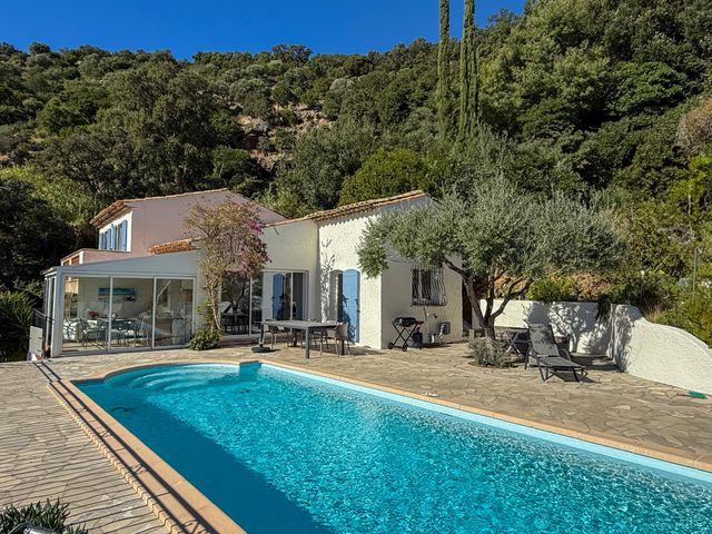 Maison à vendre - 7 pièces - 157 m2 - Cavalaire Sur Mer - 83 - PROVENCE-ALPES-COTE-D-AZUR