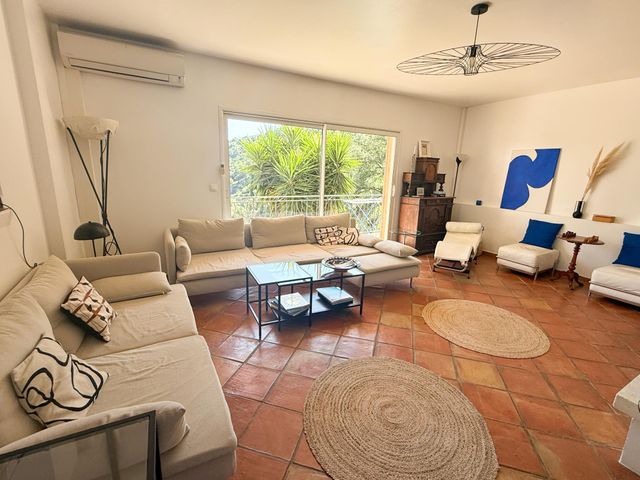 Maison à vendre - 7 pièces - 157 m2 - Cavalaire Sur Mer - 83 - PROVENCE-ALPES-COTE-D-AZUR