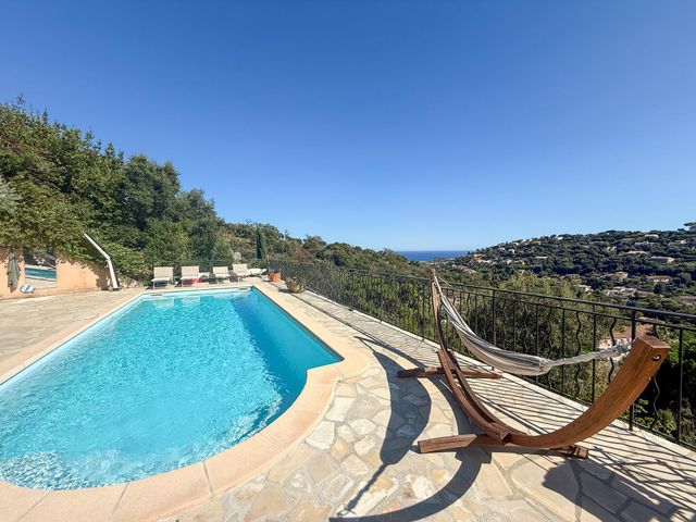 Maison à vendre - 7 pièces - 157 m2 - Cavalaire Sur Mer - 83 - PROVENCE-ALPES-COTE-D-AZUR