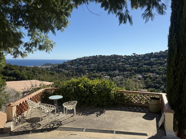 Maison à vendre - 7 pièces - 157 m2 - Cavalaire Sur Mer - 83 - PROVENCE-ALPES-COTE-D-AZUR