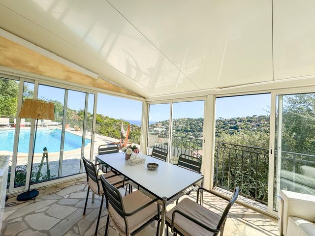 Maison à vendre - 7 pièces - 157 m2 - Cavalaire Sur Mer - 83 - PROVENCE-ALPES-COTE-D-AZUR