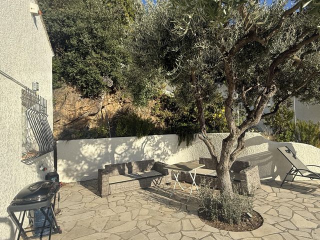 Maison à vendre - 7 pièces - 157 m2 - Cavalaire Sur Mer - 83 - PROVENCE-ALPES-COTE-D-AZUR