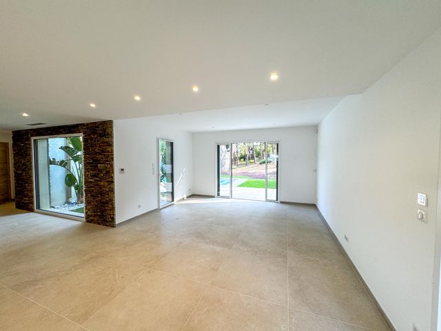 Maison à vendre - 5 pièces - 152 m2 - Cavalaire Sur Mer - 83 - PROVENCE-ALPES-COTE-D-AZUR