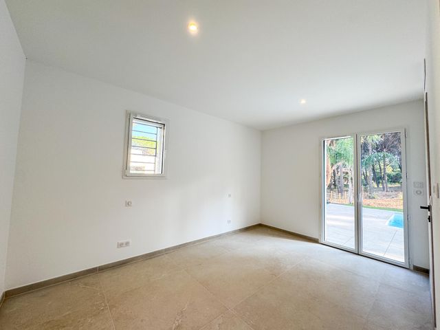 Maison à vendre - 5 pièces - 152 m2 - Cavalaire Sur Mer - 83 - PROVENCE-ALPES-COTE-D-AZUR