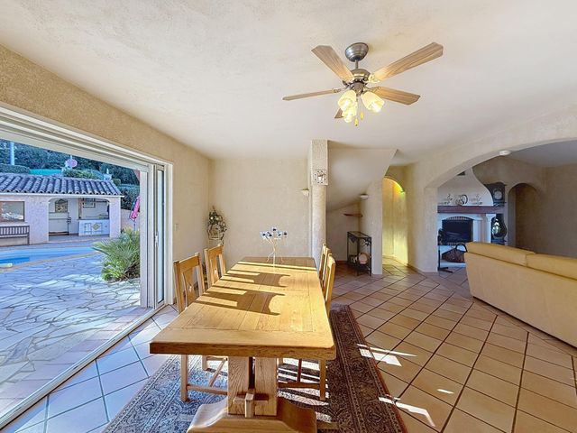 Maison &agrave; vendre - 7 pi&egrave;ces - 242 m2 - Cavalaire Sur Mer - 83 - PROVENCE-ALPES-COTE-D-AZUR