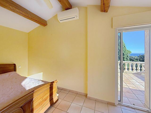 Maison &agrave; vendre - 7 pi&egrave;ces - 242 m2 - Cavalaire Sur Mer - 83 - PROVENCE-ALPES-COTE-D-AZUR