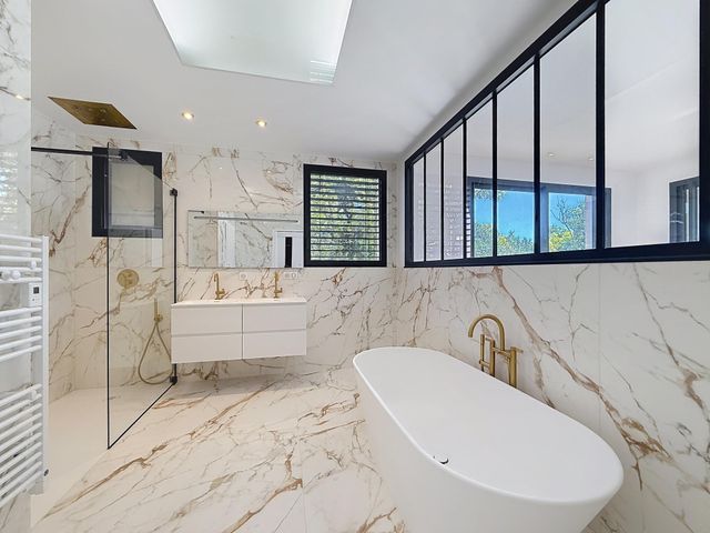 Maison &agrave; vendre - 7 pi&egrave;ces - 250 m2 - La Croix Valmer - 83 - PROVENCE-ALPES-COTE-D-AZUR