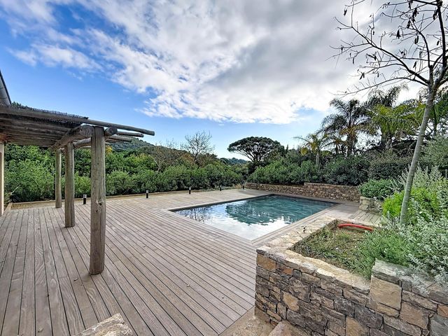 Maison à vendre - 7 pièces - 250 m2 - La Croix Valmer - 83 - PROVENCE-ALPES-COTE-D-AZUR