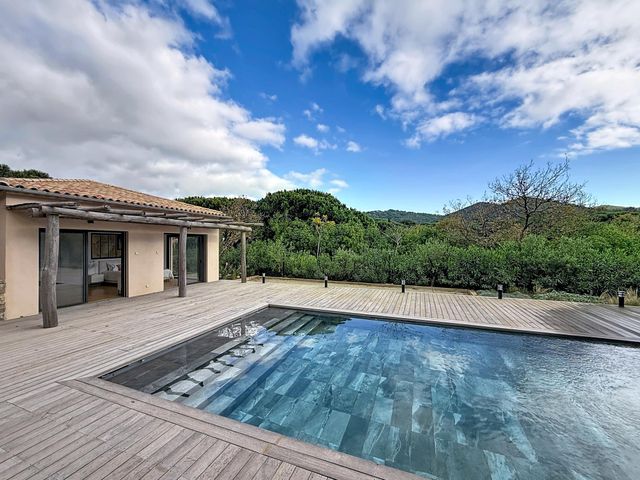 Maison à vendre - 7 pièces - 250 m2 - La Croix Valmer - 83 - PROVENCE-ALPES-COTE-D-AZUR