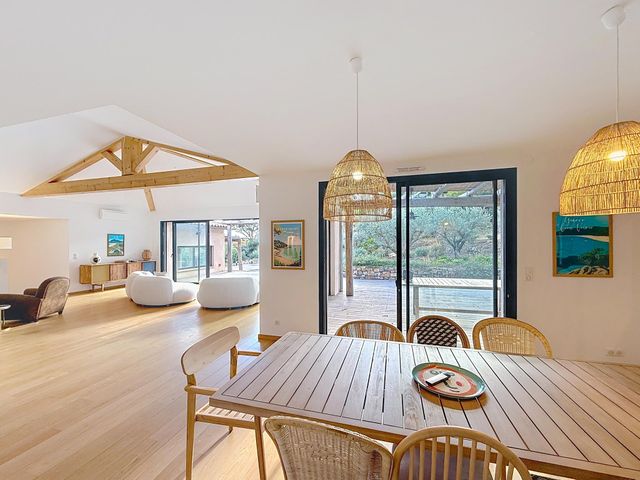 Maison &agrave; vendre - 7 pi&egrave;ces - 250 m2 - La Croix Valmer - 83 - PROVENCE-ALPES-COTE-D-AZUR
