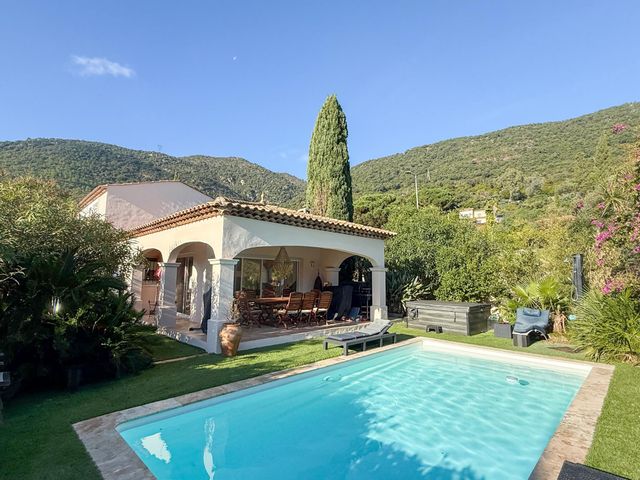 Maison &agrave; vendre - 5 pi&egrave;ces - 122 m2 - Cavalaire Sur Mer - 83 - PROVENCE-ALPES-COTE-D-AZUR