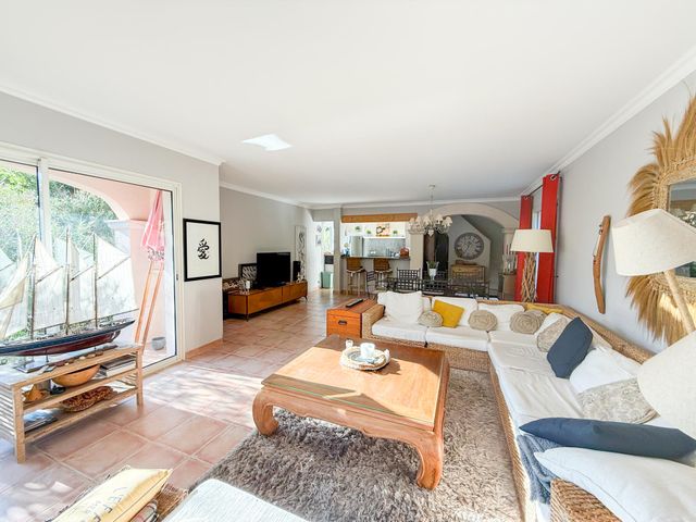 Maison &agrave; vendre - 5 pi&egrave;ces - 122 m2 - Cavalaire Sur Mer - 83 - PROVENCE-ALPES-COTE-D-AZUR