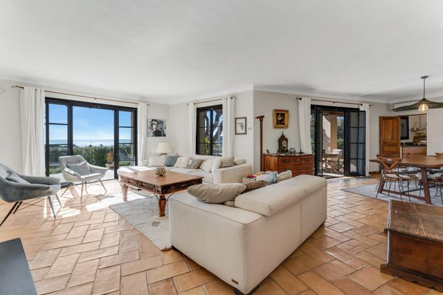 Maison &agrave; vendre - 5 pi&egrave;ces - 173 m2 - Cavalaire Sur Mer - 83 - PROVENCE-ALPES-COTE-D-AZUR