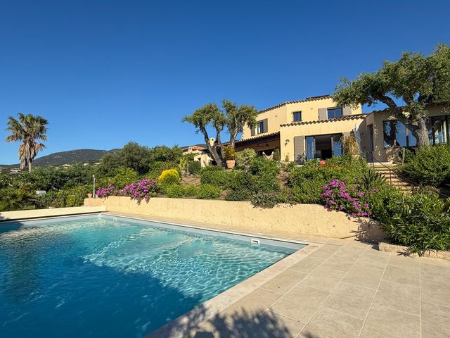 Maison &agrave; vendre - 5 pi&egrave;ces - 173 m2 - Cavalaire Sur Mer - 83 - PROVENCE-ALPES-COTE-D-AZUR