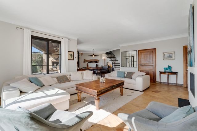 Maison &agrave; vendre - 5 pi&egrave;ces - 173 m2 - Cavalaire Sur Mer - 83 - PROVENCE-ALPES-COTE-D-AZUR