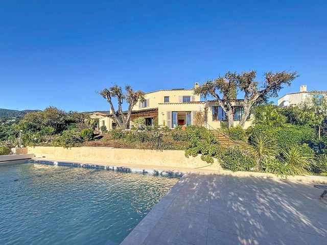 Maison &agrave; vendre - 5 pi&egrave;ces - 173 m2 - Cavalaire Sur Mer - 83 - PROVENCE-ALPES-COTE-D-AZUR