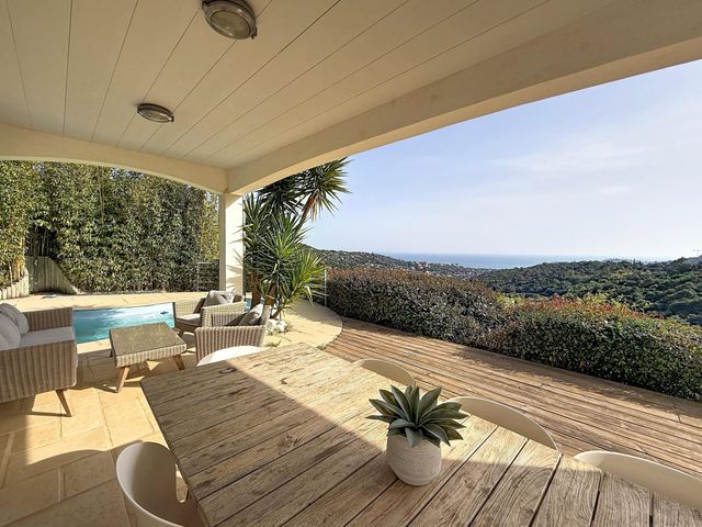 Maison &agrave; vendre - 5 pi&egrave;ces - 110 m2 - Cavalaire Sur Mer - 83 - PROVENCE-ALPES-COTE-D-AZUR