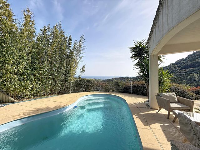 Maison &agrave; vendre - 5 pi&egrave;ces - 110 m2 - Cavalaire Sur Mer - 83 - PROVENCE-ALPES-COTE-D-AZUR