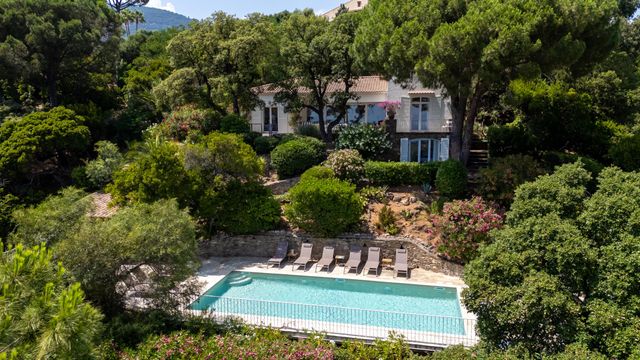 Maison &agrave; vendre - 7 pi&egrave;ces - 150 m2 - Cavalaire Sur Mer - 83 - PROVENCE-ALPES-COTE-D-AZUR