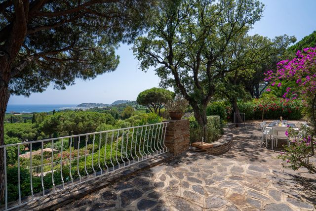 Maison &agrave; vendre - 7 pi&egrave;ces - 150 m2 - Cavalaire Sur Mer - 83 - PROVENCE-ALPES-COTE-D-AZUR