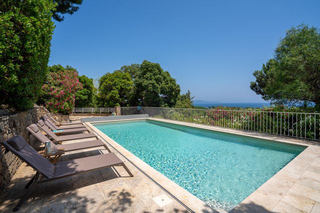 Maison &agrave; vendre - 7 pi&egrave;ces - 150 m2 - Cavalaire Sur Mer - 83 - PROVENCE-ALPES-COTE-D-AZUR
