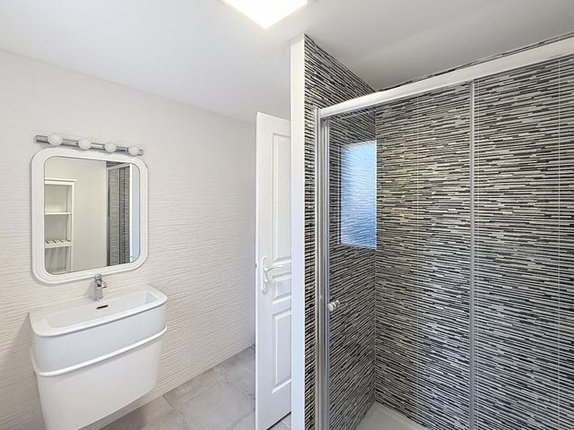 Maison &agrave; vendre - 8 pi&egrave;ces - 220 m2 - Cavalaire Sur Mer - 83 - PROVENCE-ALPES-COTE-D-AZUR