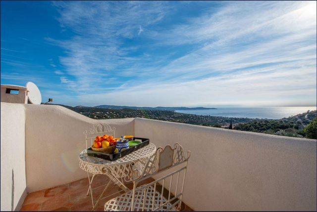 Maison &agrave; vendre - 8 pi&egrave;ces - 220 m2 - Cavalaire Sur Mer - 83 - PROVENCE-ALPES-COTE-D-AZUR
