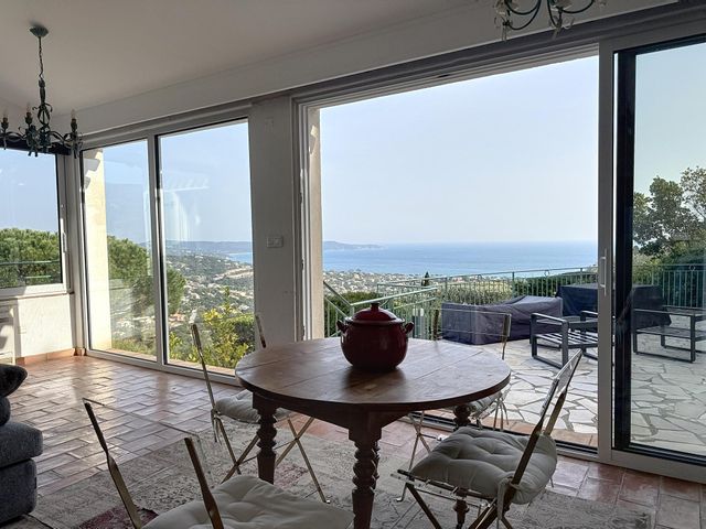 Maison &agrave; vendre - 8 pi&egrave;ces - 220 m2 - Cavalaire Sur Mer - 83 - PROVENCE-ALPES-COTE-D-AZUR